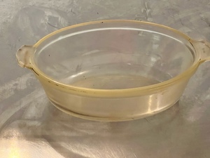 lot 52 image: Vintage Pyrex 9 Handled Oval Casserole Dish 033633B