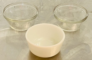 lot 57 image: 2 Anchor Hocking #1034 6Oz Custard Cups Ramekins &amp 1 White