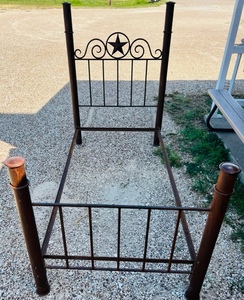 lot 3 image: Ornate Texas Star MetalIron Twin-Sized Bed