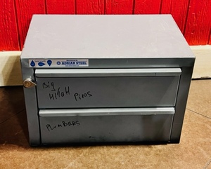 lot 77 image: 18x12x12 Adrian Steel Lock n Latch 2 Drawer Tool Box