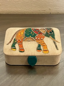 lot 87 image: Elephant- Made In India Jewelry Box