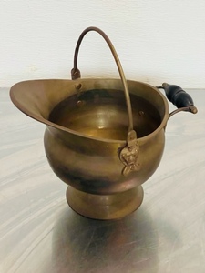 lot 93 image: Vintage Brass Coal Shuttle - Made In India&nbsp