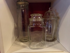 lot 103 image: Vintage 12 Glass Drinking-Straw Holder wVintage 13 and 9 Glass Containers wLids