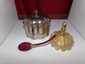 lot 104 image: Vintage Godinger Silver Plate Red Velvet Lined 1994 Oval Trinket Jewelry Box wBeautiful Vintage Atomizer&nbsp