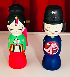 lot 118 image: Pair of Wooden Japanese Figurines - Handmade and Hand Painted 3.5