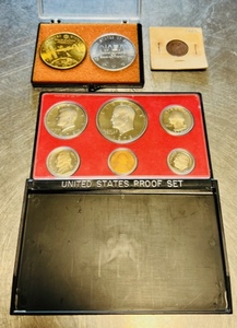 lot 120 image: 1978 United States Coin Proof Set, 1902 Indian Head Penny, United States Space Station Freedom Commemorative Coins