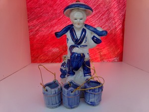 lot 123 image: 6 Oriental Man Figurine Carrying Baskets