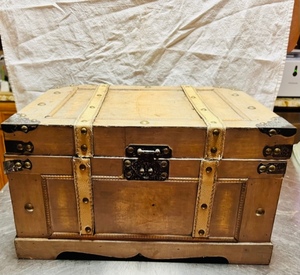 lot 150 image: 15 34 x 11.5 x 9 Hobby Lobby Phase 2 BoxTrunk&nbsp