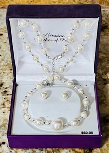 lot 156 image: Genuine Mother of Pearl Necklace and Earrings