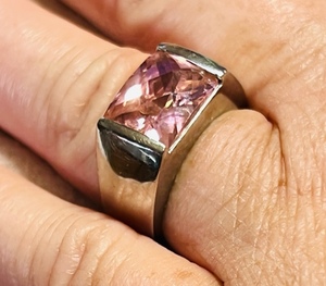 lot 160 image: .925 Sterling Silver Ring wPink Stone - Size 7-7.5