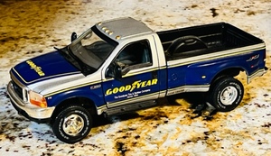 lot 194 image: 1999 Mattel Matchbox 124 Ford F-350 Super Duty Dually - Goodyear