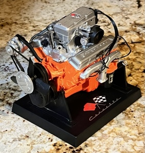 lot 202 image: Liberty Classics Corvette 327ci L54 Fuel Injected Engine 360hp Die-Cast 16 Scale Engine