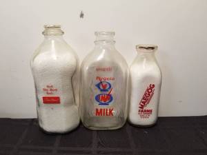 lot 146 image: Selection of 3 vintage glass milk bottles - Maegog, Hygeia, and Sealtest dairies