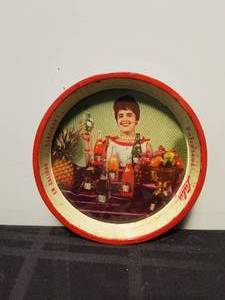 lot 142 image: Vintage LuLu advertisement mini-metal tray - 6