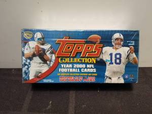 lot 8 image: Topps - 2000 Complete set of football cards - unopened