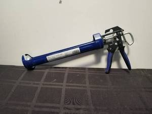 lot 30 image: Heavy-Duty quart size caulk gun