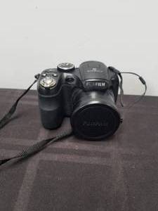 lot 123 image: Fujifilm Digital Finepix S camera
