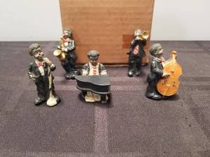 lot 143 image: Selection of 5 miniature band member figures