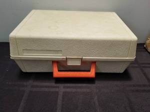 lot 144 image: Vintage General Electric record player in carry case - teste works but needs a needle
