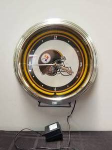 lot 172 image: Pittsburgh Steelers neon clock - neon works, clock takes battery