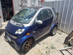 lot 1 image: 2005 Smart Car with 60k miles
