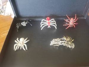 lot 248 image: Selection of costume Jewelry lot - spider themed bracelets and pendants