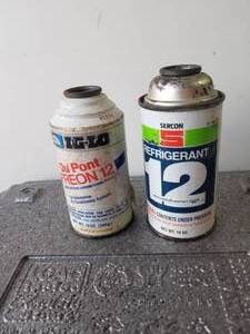lot 252 image: Selection of Freon - Dupont and Sercon