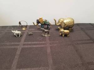 lot 253 image: Selection of metal elephants - brass, pewter