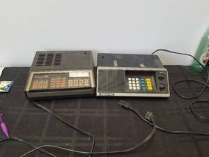 lot 264 image: Selection of 2 Bearcat Scanners - 160 and a 210
