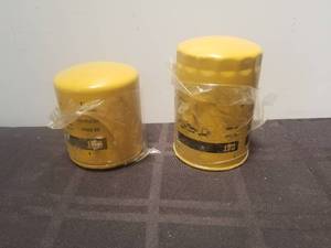 lot 284 image: Selection of 2 CAT oil filters - MCF00321 and 1N-4402