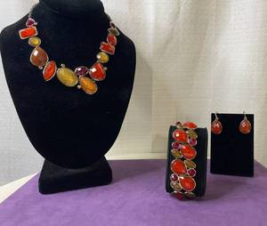 lot 5 image: PREMIER DESIGNS SET OF (1) NECKLACE, (1) PAIR OF EARRINGS, AND (1) BRACELET IN STYLE, DESIGN, AND COLOR(S) SHOWN. (SOLD 3 X THE MONEY)