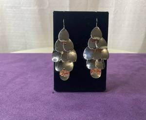 lot 19 image: PREMIER DESIGNS PAIR OF EARRINGS IN STYLE, DESIGN, AND COLOR(S) SHOWN.