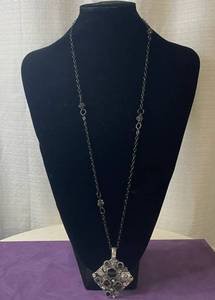 lot 30 image: PREMIER DESIGNS NECKLACE WITH PENDANT IN STYLE, DESIGN, AND COLOR(S) SHOWN.