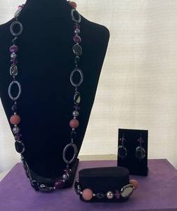 lot 46 image: PREMIER DESIGNS SET OF (1) NECKLACE, (1) PAIR OF EARRINGS, AND (1) BRACELET IN STYLE, DESIGN, AND COLOR(S) SHOWN. (SOLD 3 X THE MONEY)