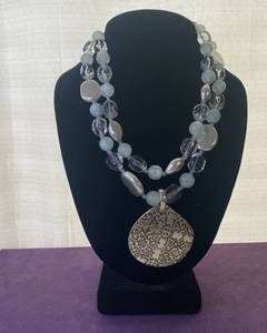 lot 63 image: PREMIER DESIGNS NECKLACE WITH PENDANT IN STYLE, DESIGN, AND COLOR(S) SHOWN.