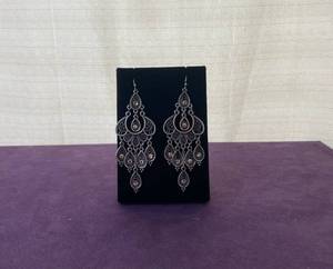 lot 74 image: PREMIER DESIGNS PAIR OF EARRINGS IN STYLE, DESIGN, AND COLOR(S) SHOWN.