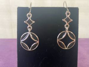 lot 76 image: PREMIER DESIGNS PAIR OF EARRINGS IN STYLE, DESIGN, AND COLOR(S) SHOWN.