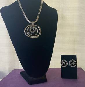 lot 99 image: PREMIER DESIGNS SET OF (1) NECKLACE, (1) PAIR OF EARRINGS IN STYLE, DESIGN, AND COLOR(S) SHOWN. (SOLD 2 X THE MONEY)