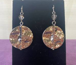 lot 100 image: PREMIER DESIGNS PAIR OF EARRINGS IN STYLE, DESIGN, AND COLOR SHOWN.