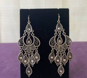 lot 114 image: PREMIER DESIGNS PAIR OF EARRINGS IN STYLE, DESIGN, AND COLOR(S) SHOWN.