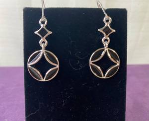 lot 118 image: PREMIER DESIGNS PAIR OF EARRINGS IN STYLE, DESIGN, AND COLOR(S) SHOWN.