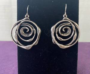 lot 126 image: PREMIER DESIGNS PAIR OF EARRINGS IN STYLE, DESIGN, AND COLOR(S) SHOWN.