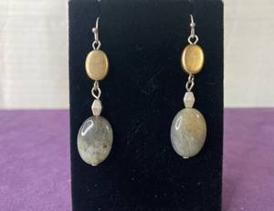 lot 135 image: PREMIER DESIGNS PAIR OF EARRINGS IN STYLE, DESIGN, AND COLOR(S) SHOWN.