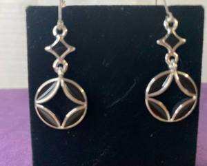 lot 138 image: PREMIER DESIGNS PAIR OF EARRINGS IN STYLE, DESIGN, AND COLOR(S) SHOWN.