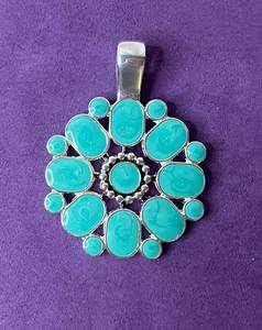 lot 10 image: PREMIER DESIGNS TWO-SIDED PENDANT IN STYLE, DESIGN, AND COLOR(S) SHOWN.