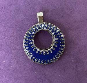 lot 117 image: PREMIER DESIGNS TWO-SIDED PENDANT IN STYLE, DESIGN, AND COLOR(S) SHOWN.
