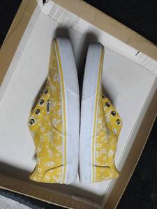 lot 57 image: VANS WOMEN SHOES