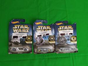 lot 43 image: HOT WHEELS STAR WARS CARS