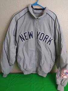 lot 52 image: NEW YORK YANKEES COAT