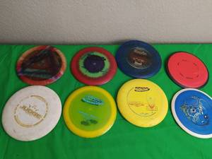 lot 56 image: DISC GOLF FRISBEES
